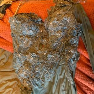 Green Royal Queen Prom/Hoco dress.